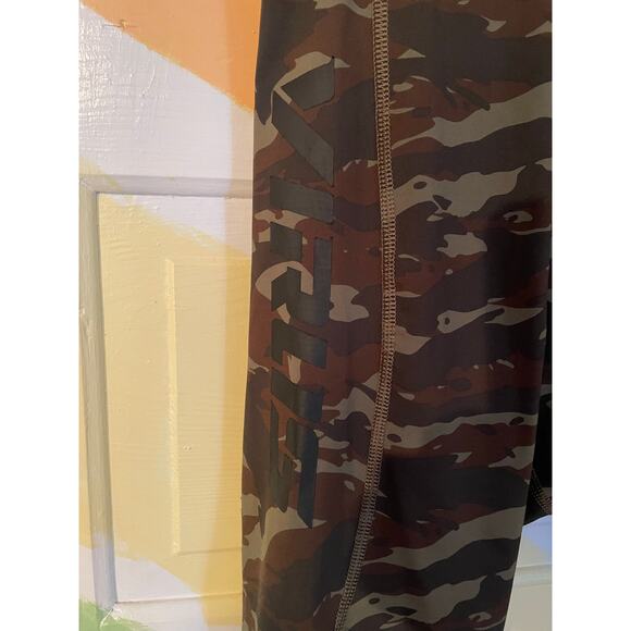 Virus Camo Compression Leggings Medium | Woodland Camo Athletic Base Layer Pants - Picture 8 of 9